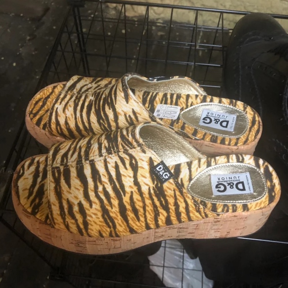 D&G sandals